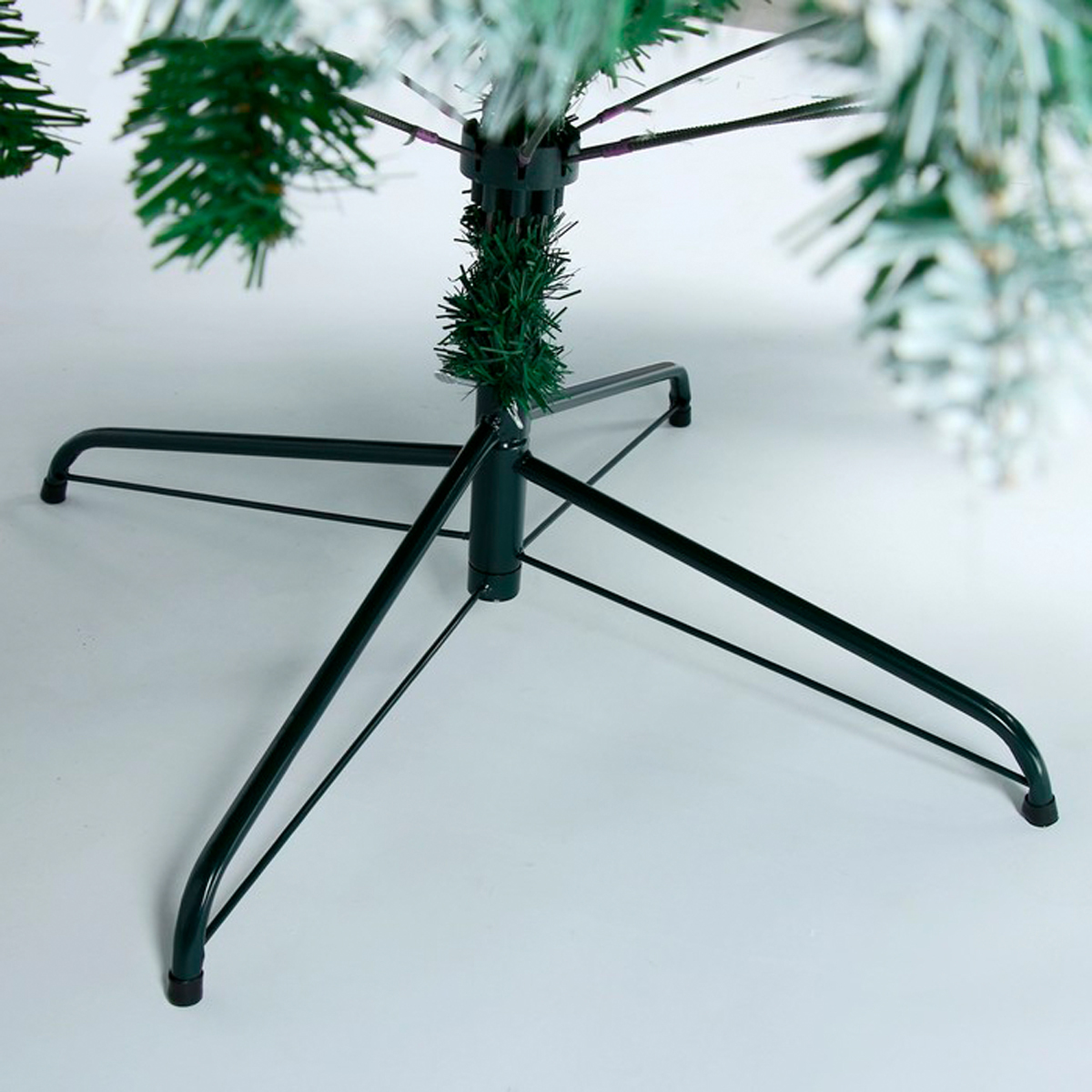 Ель декор. "иней с ягодами" 240 см, 1577 веток (зеленая) "зимнее волшебство" 540649