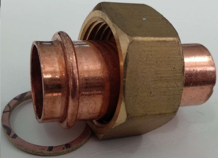 Муфта переходная медная 18x3/4" с накидной гайкой (ВР) SANHA под пайку