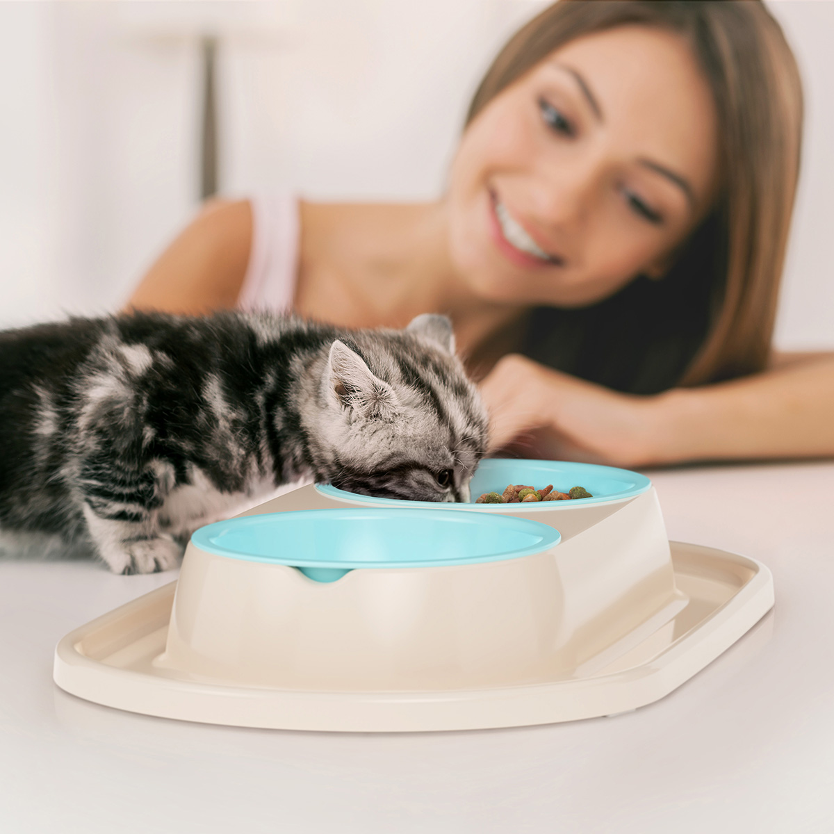 Миска для животных "мур-мяу" двойная на подставке (бежевая) (1/9) "альтернатива" м8495