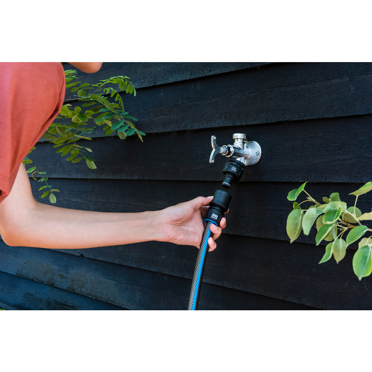 Штуцер для крана "fibercomp" multi  (1/8) "fiskars" 1027056