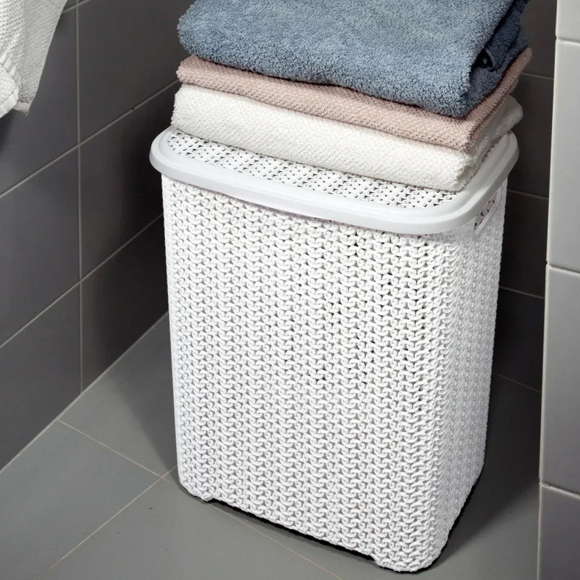 Корзина для белья прямоуг. 40 л "вязь" (белая) с крышкой (1/10) "виолет"