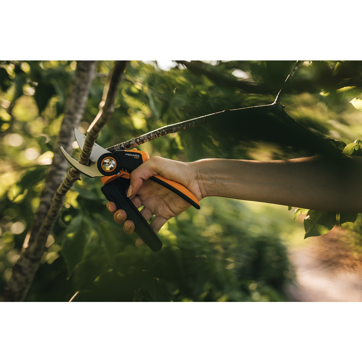 Секатор плоскостной "xseries" powergear l p961 (1/4/24) "fiskars" 1057175