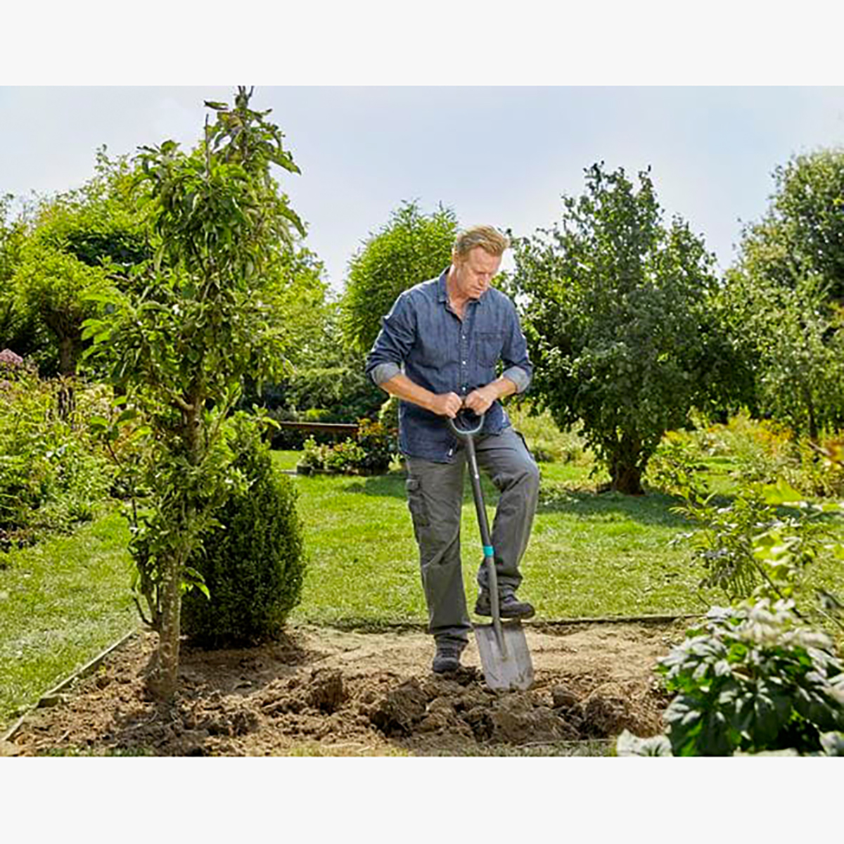 Лопата штыковая ergoline с пласт. черенком (1/4) "gardena" 17012-20.000.00