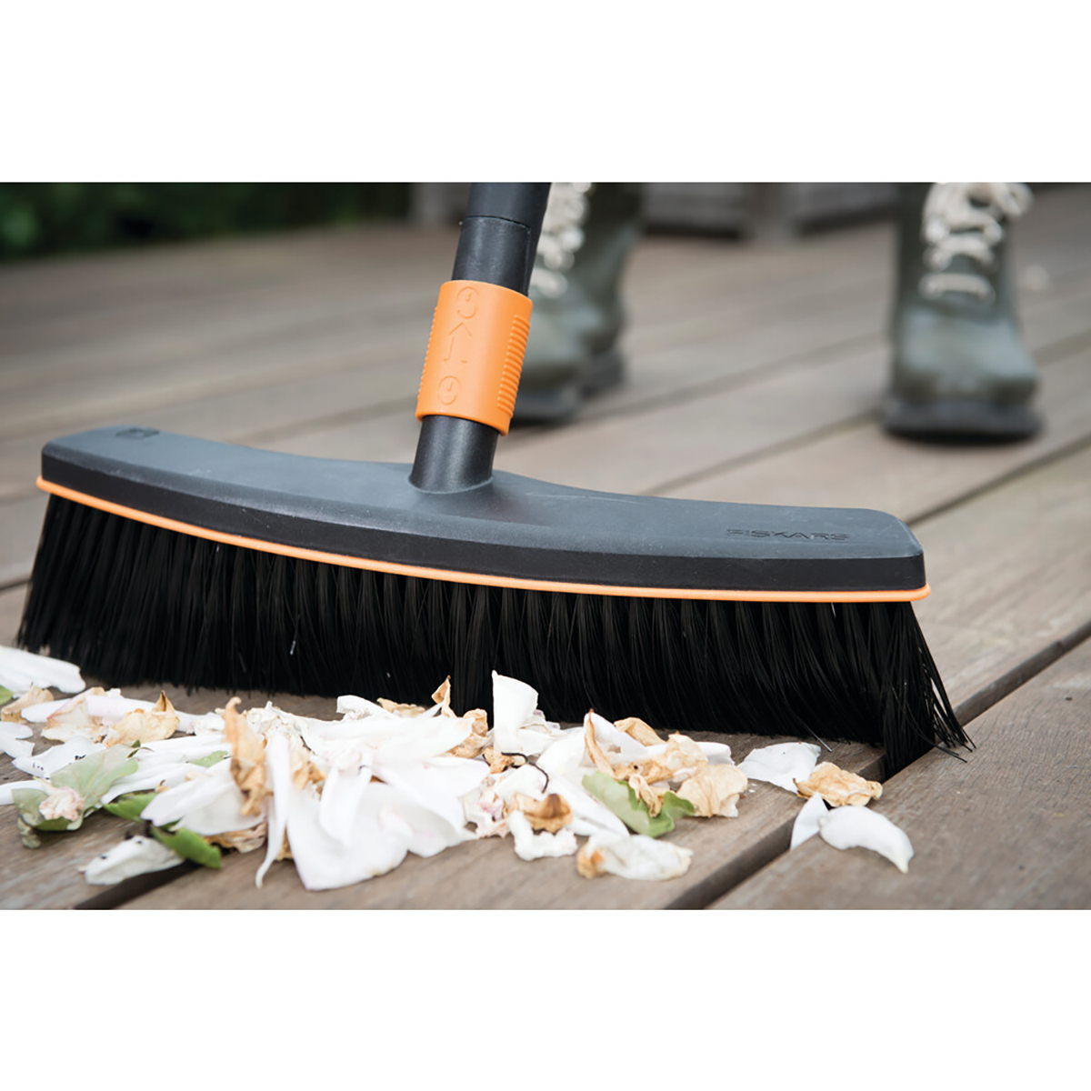 Щетка-метла садовая "quikfit" (1/6) "fiskars" 1001416