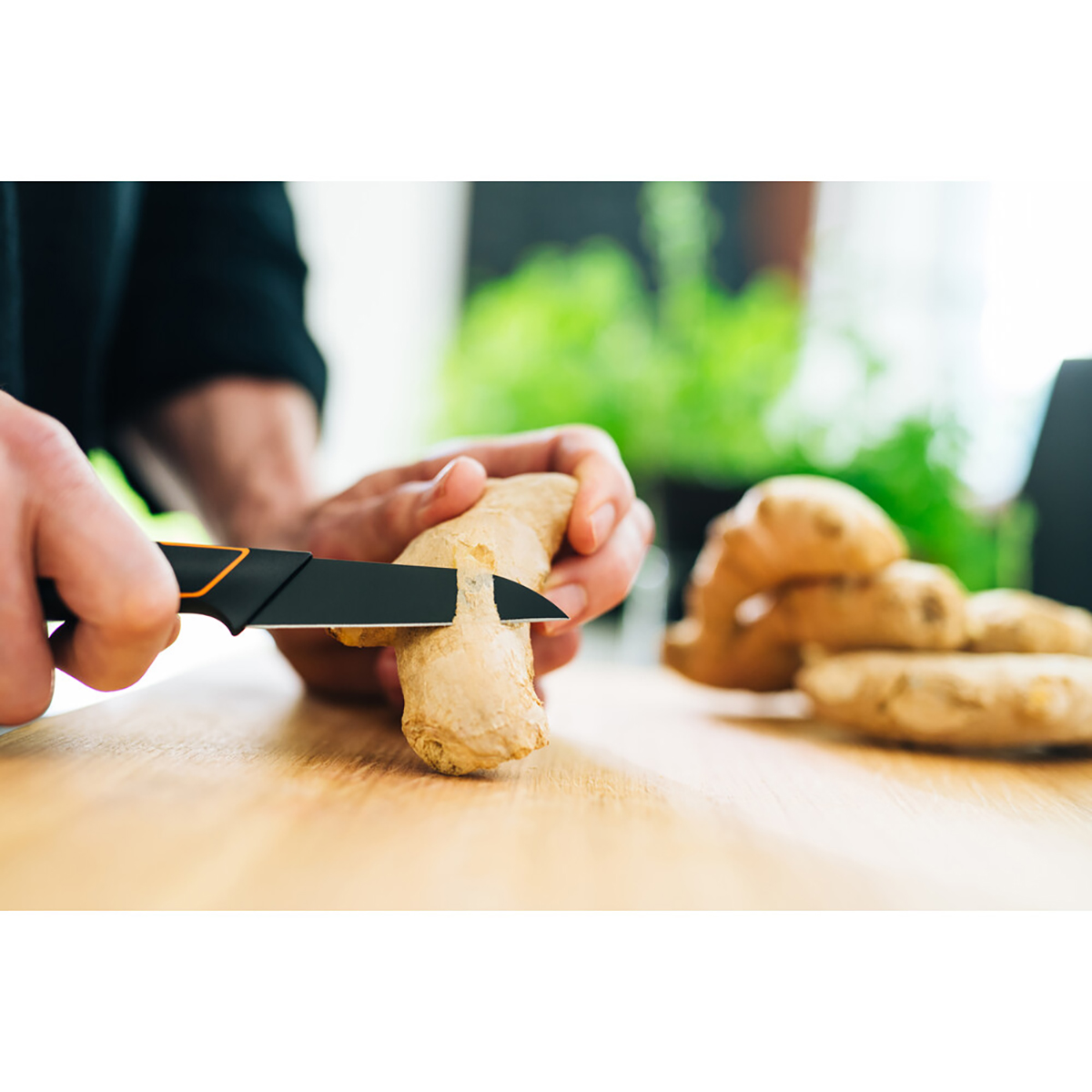 Нож для овощей "edge" 8 см (1/5) "fiskars" 1003091