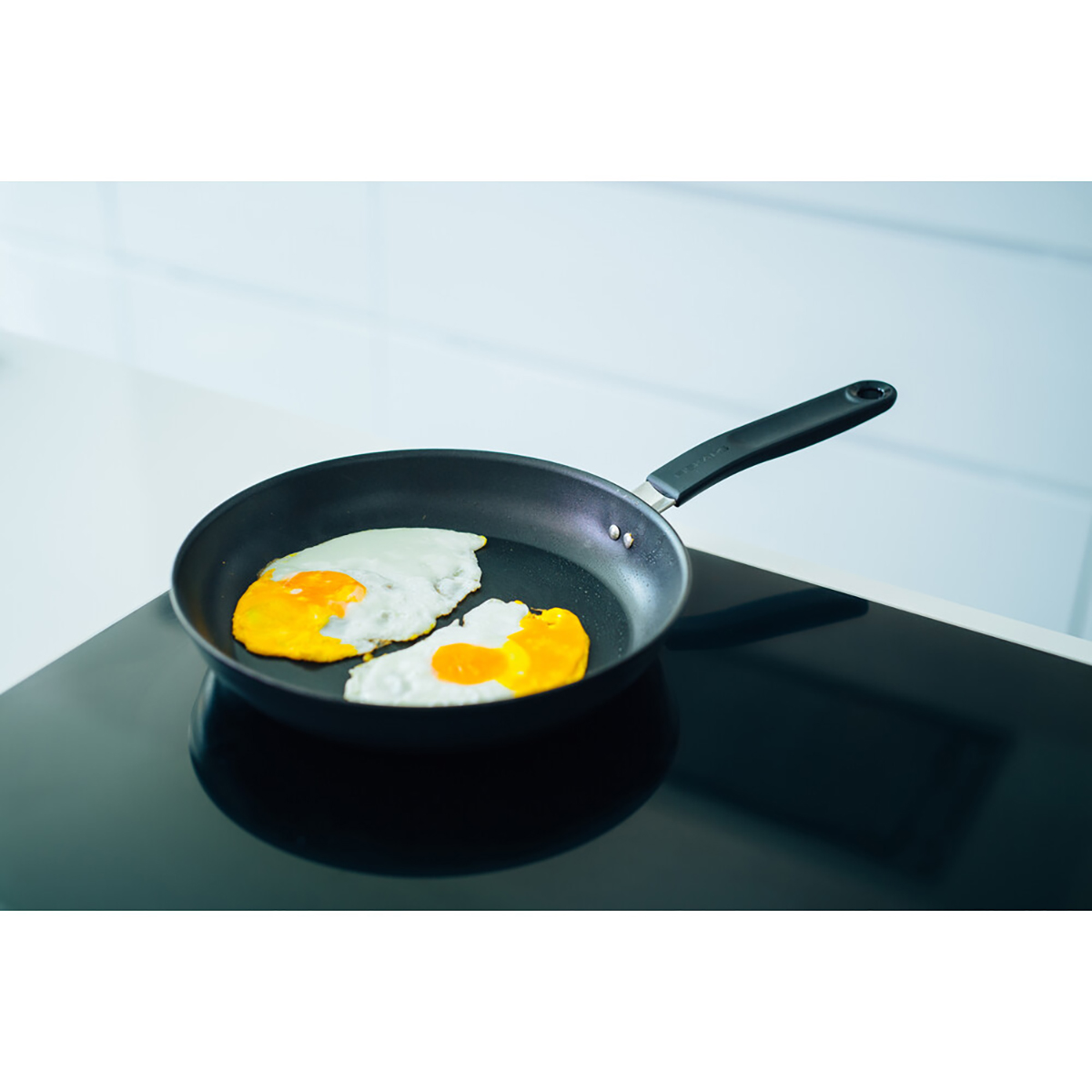 Сковорода антипригарн. "functional form" 24 см (1/6) "fiskars" 1026572