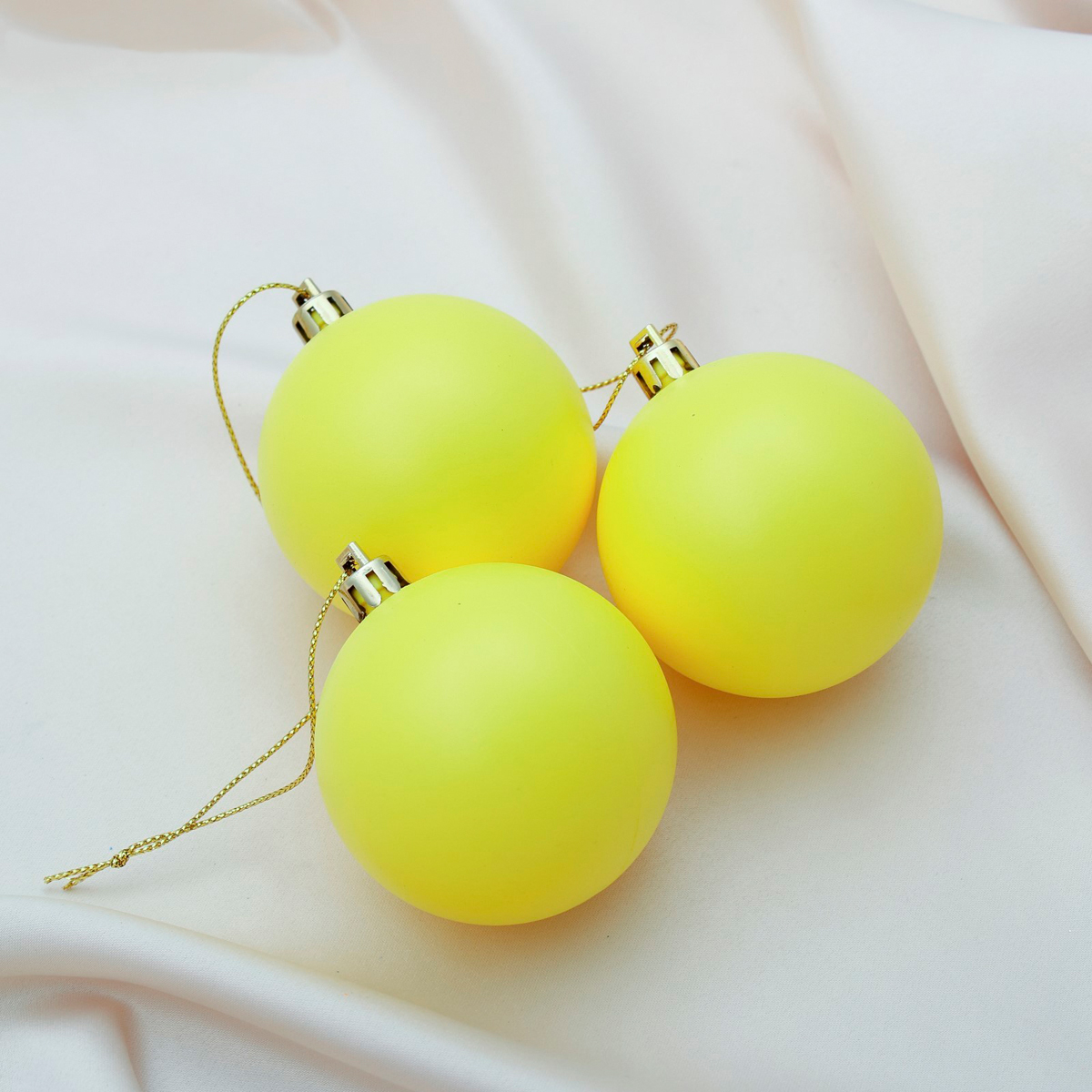 Шары новогодние d-5,5 см (набор 3 шт.) матовый желтый "зимнее волшебство" 4298867