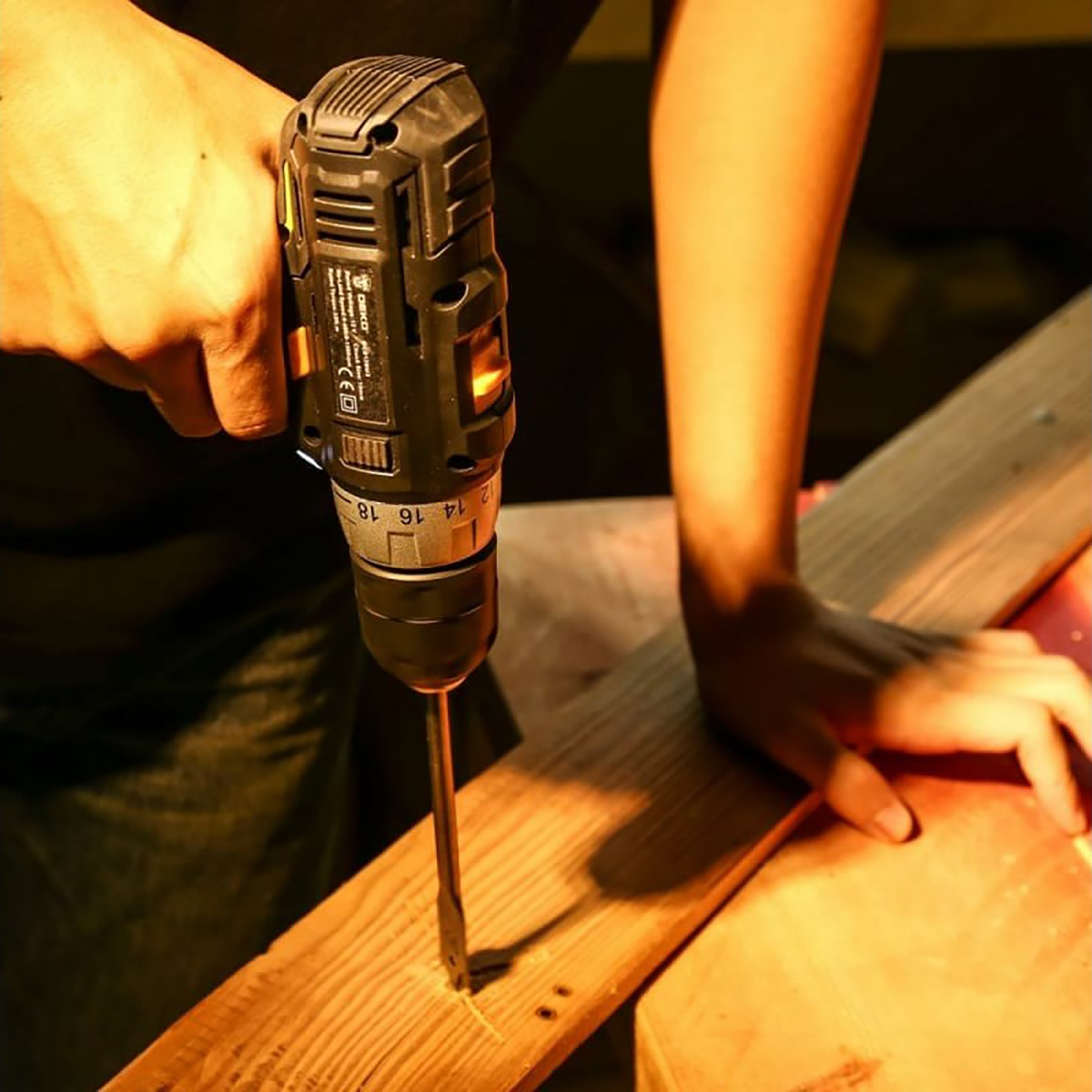 Дрель-шуруповерт аккум. gcd12du3 set5 li-ion с набором инструм. 92 предм., 2 аккум. "deko" 063-4148