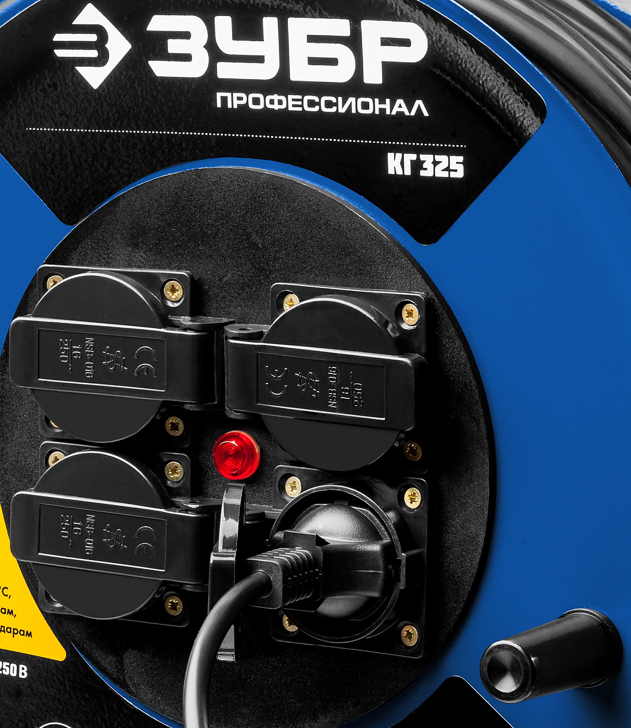 Силовой удлинитель на стальной катушке ЗУБР КГ 3х2.5 30м 4000Вт IP44, КГ 325