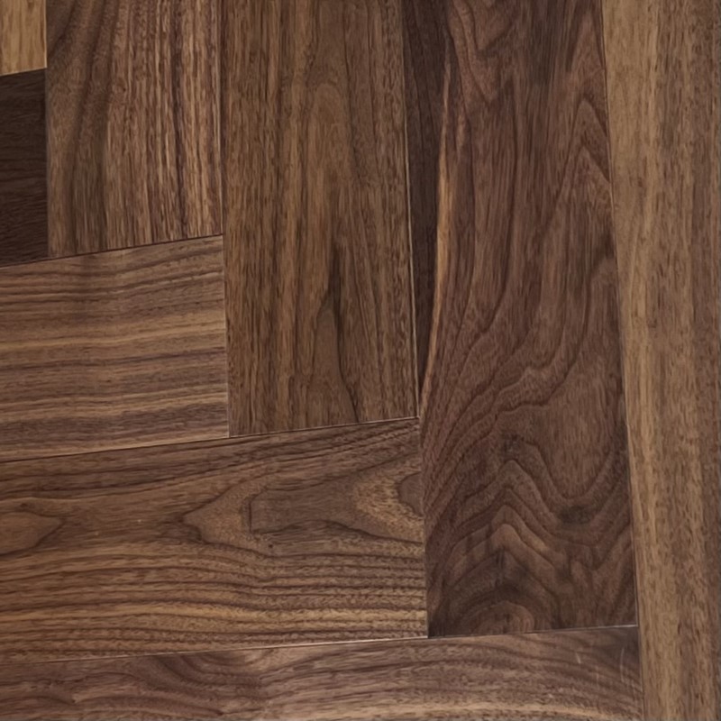 CROWNWOOD EXOTIC ONE Английская елка 90° 2-х слойная Орех Американский Натуральный Селект лак 600 х 125 х 12 / 1.50 м2