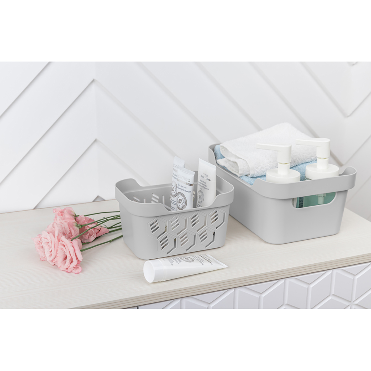 Ящик универс. с крышкой "deluxe" 189*132*110 мм 1,9 л (светло-серый) (1/20) "бытпласт"