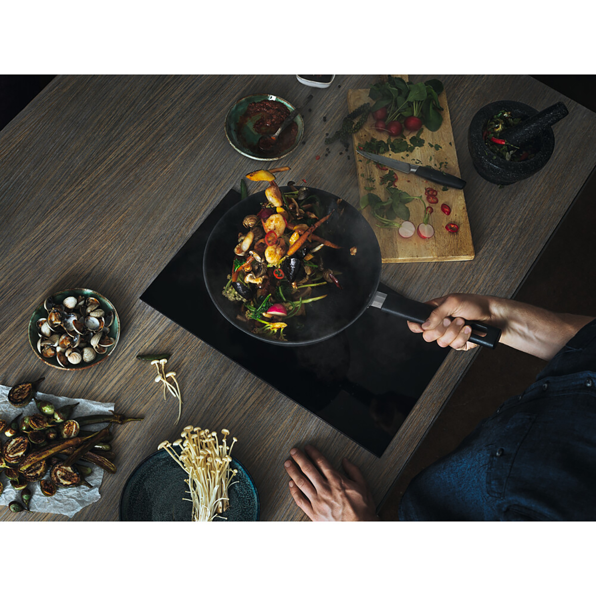 Сковорода-вок антипригарн. "hard face" 28 см, 4,5 л (1/6) "fiskars" 1052233