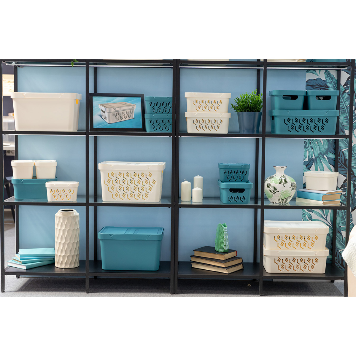 Ящик универс. с крышкой "deluxe" 380*276*140 мм 12 л (бежевый) (1/6) "бытпласт"