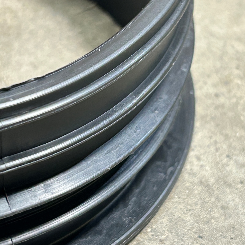 Манжета McALPINE резиновая переходная с трубы 110 мм на чугунную трубу 127 мм, чёрный