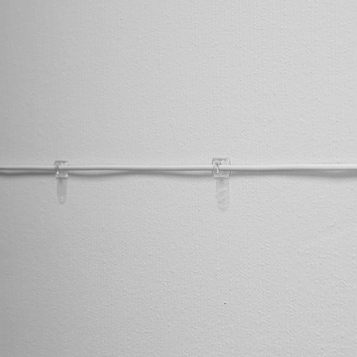 Держатели для проводов и гирлянд самокл. (упак. 20 шт.+полоски 24 шт) (1/60) "aviora" 302-202