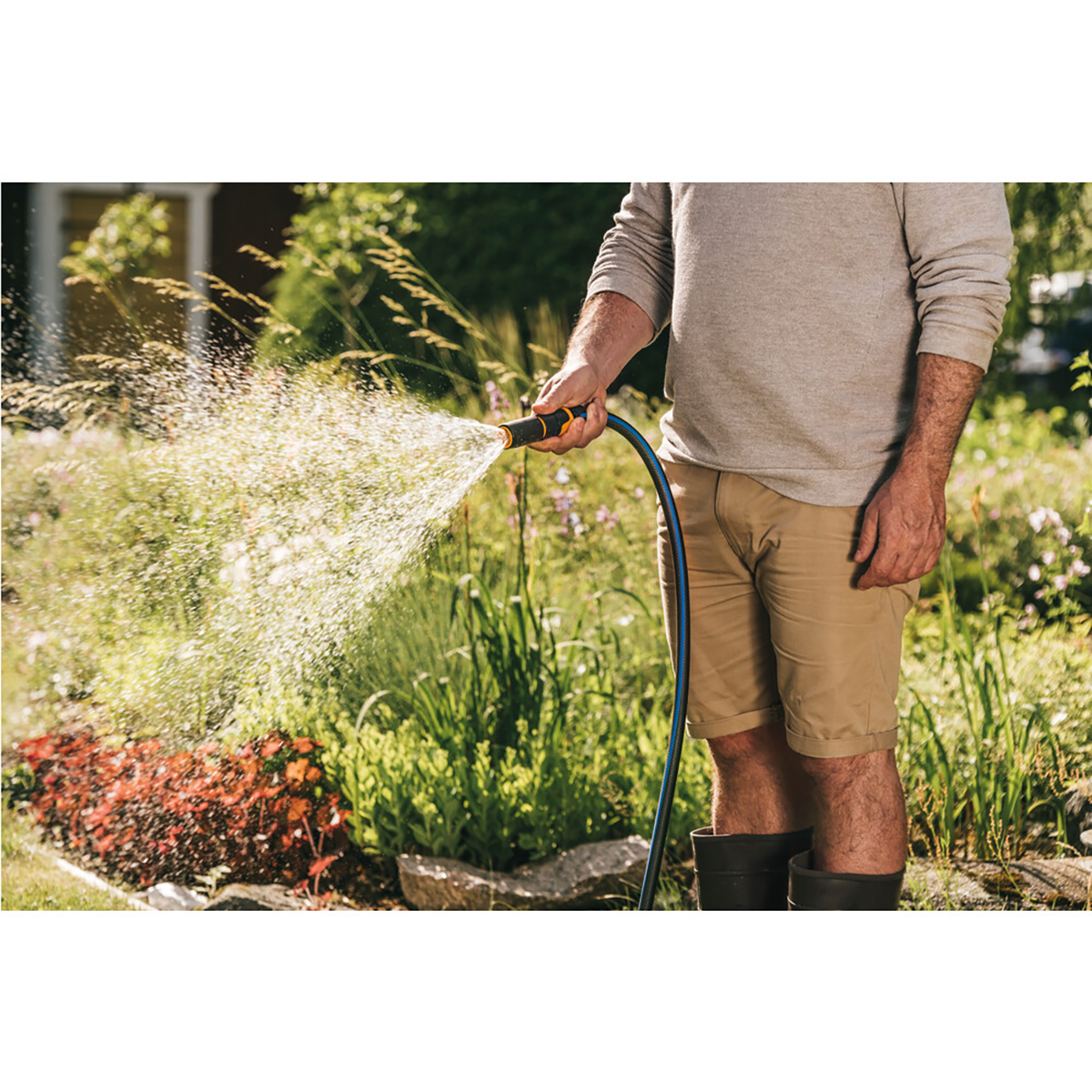 Пистолет-распылитель регулируемый (1/8) "fiskars" 1027088