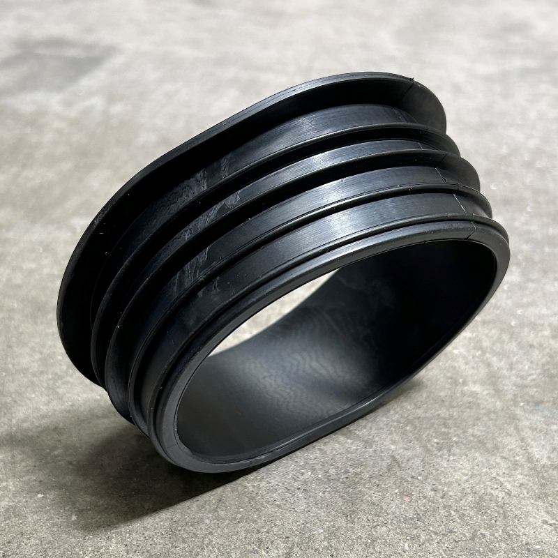 Манжета McALPINE резиновая переходная с трубы 110 мм на чугунную трубу 127 мм, чёрный