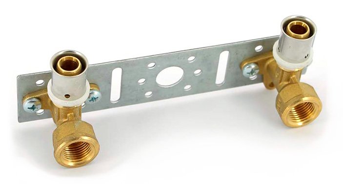 Водорозетка (ВР) 16 x 1/2" двойная на планке под пресс для МП труб UNI-FITT