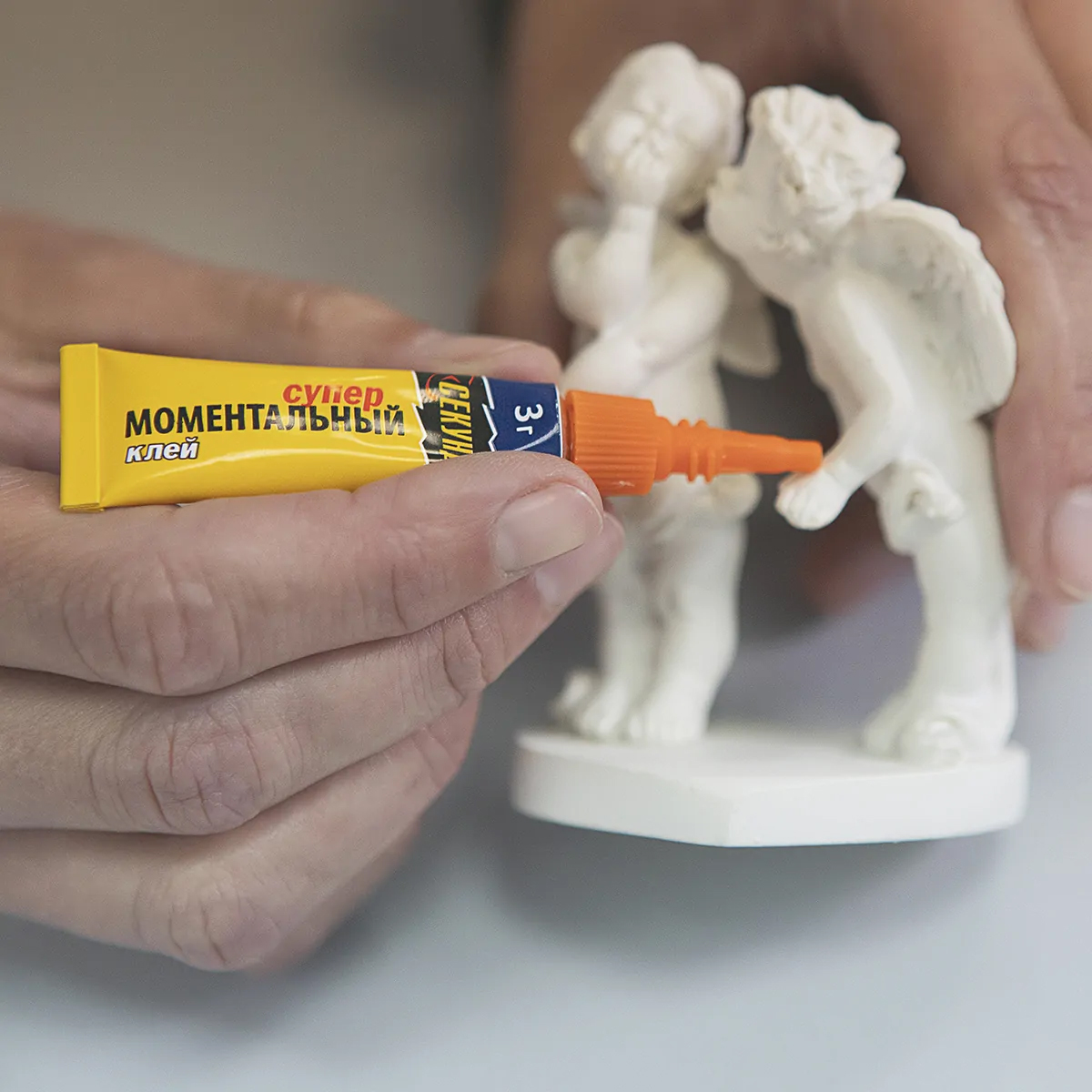 Клей "моментальный " 3 г на листе (12/288) "секунда" 403-103