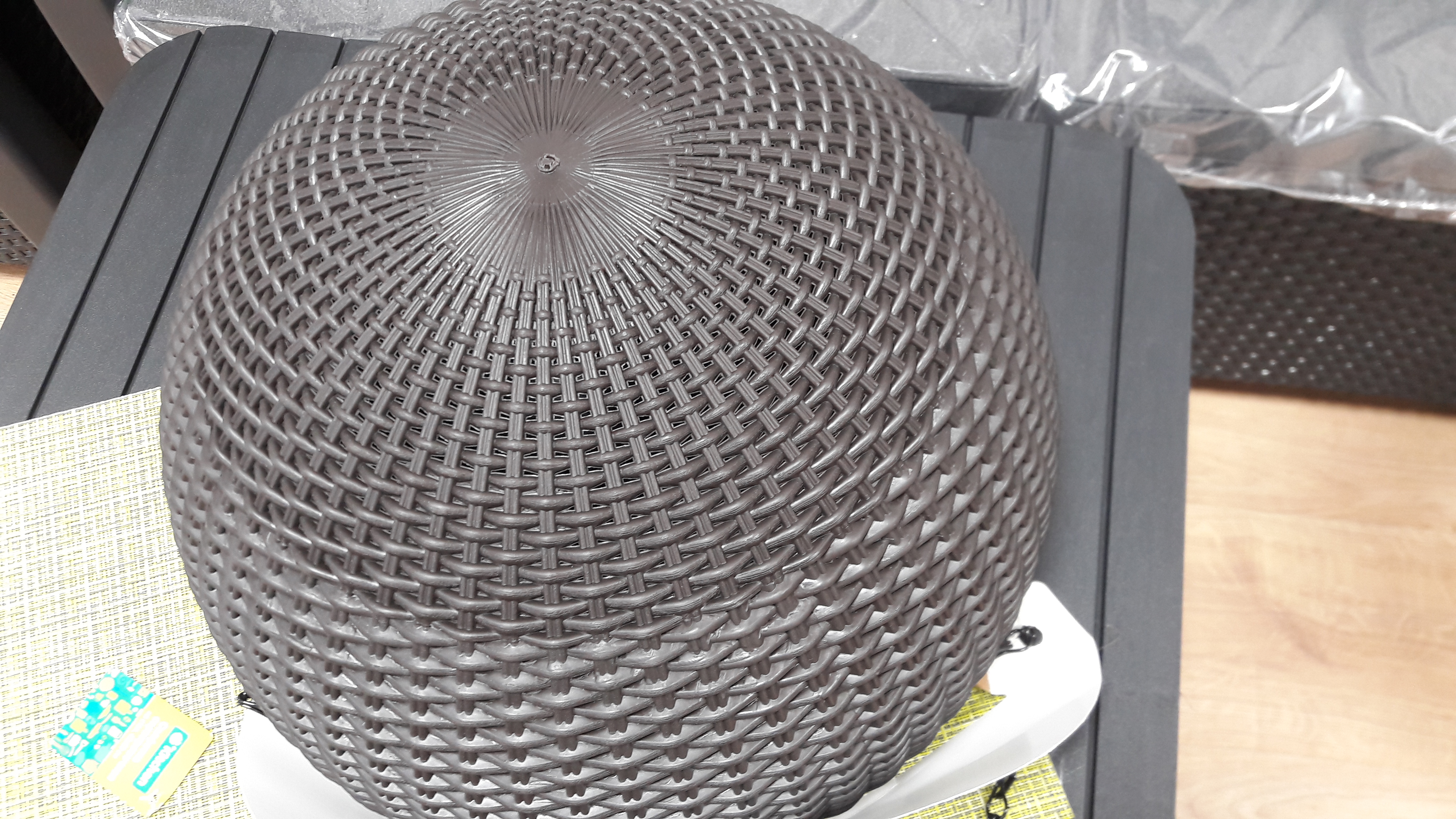 Подвесное кашпо под ротанг (Keter Rattan Hanging) коричневый