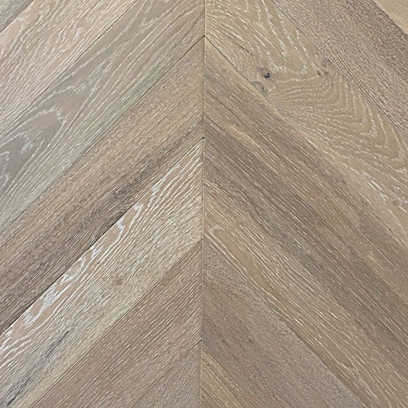 Wood Bee Chevron Дуб Крема браш матовый Crema, UV-лак gloss 5-9% (правая)