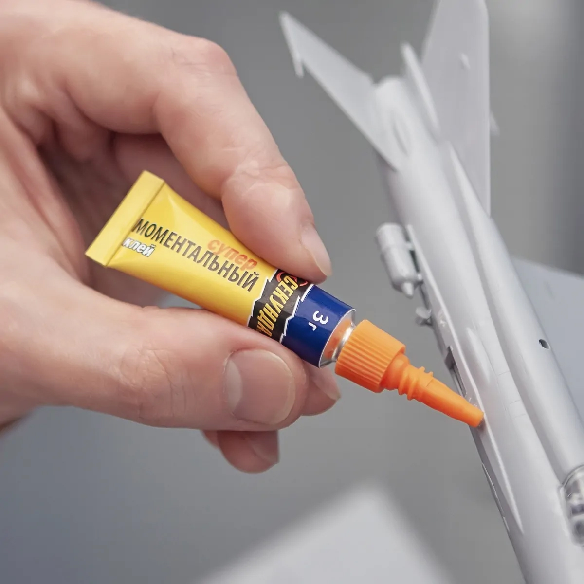 Клей "моментальный " 3 г на блистер-карте (72/288) "секунда" 403-107