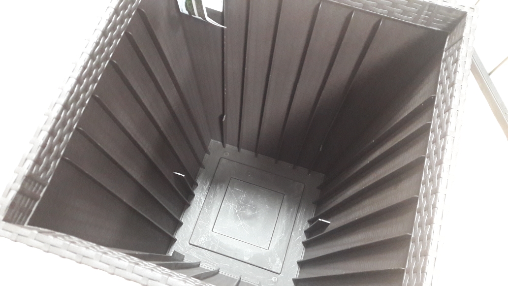 Кашпо под ротанг M