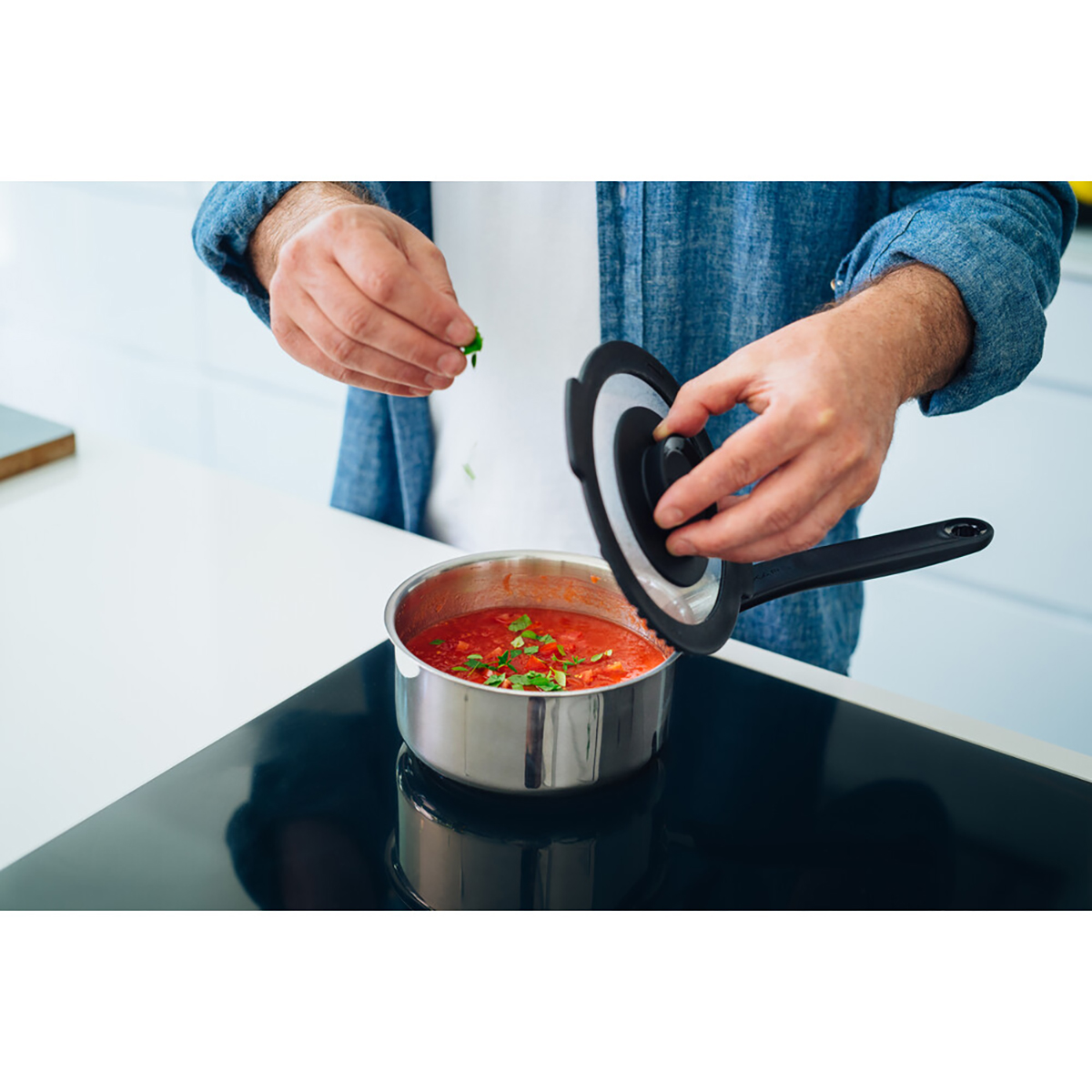 Ковш "functional form" 1,5 л, с крышкой (1/6) "fiskars" 1026576