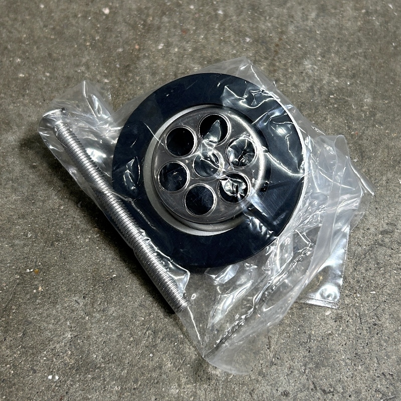 Сифон McALPINE бутылочный 1 1/4" x 32 мм с выпуском 60 мм нерж. реш. и пробкой, выход 32 мм компрес.