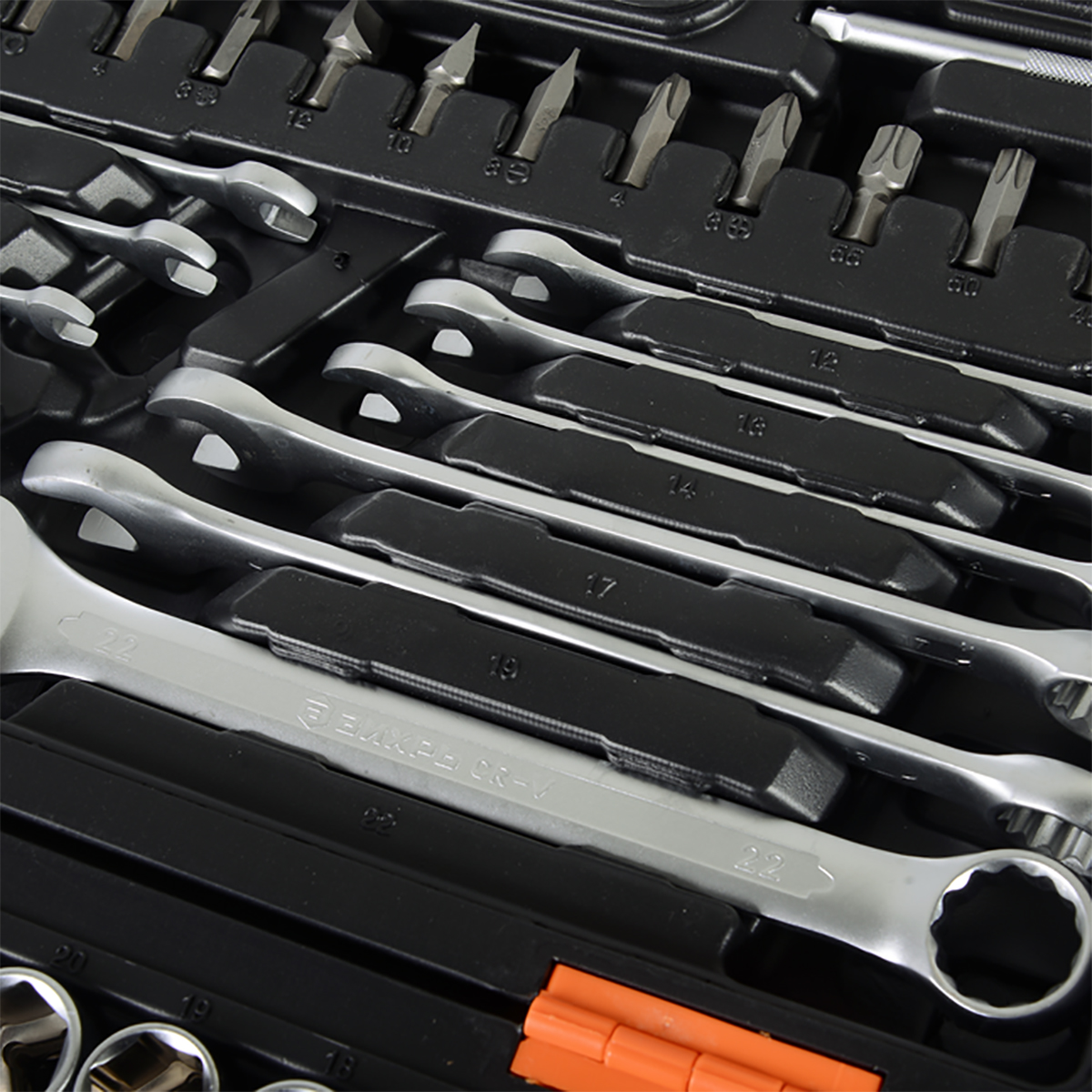 Набор инструментов для ремонта техники 82 предмета (кейс) (1/3) "вихрь"