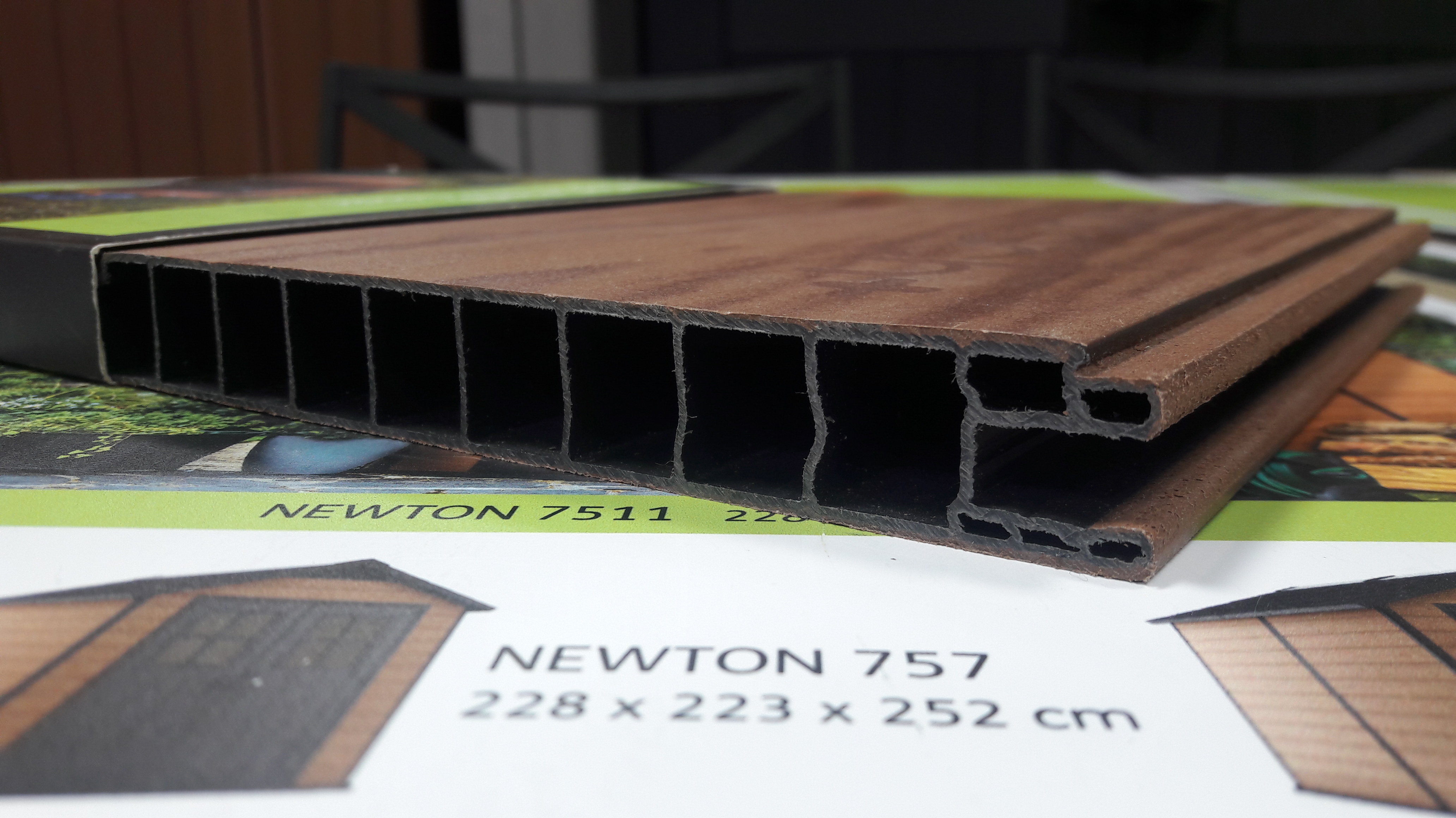 Сарай "Ньютон 7511" (размеры 210 х 342 ), коричневый