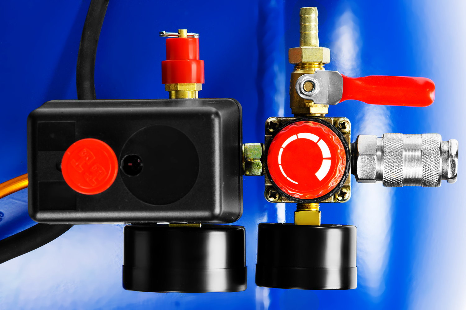 ЗУБР 440 л/мин, 100 л, 2200 Вт, ременной масляный компрессор, Профессионал (ЗКПМ-440-100-Р-2.2)