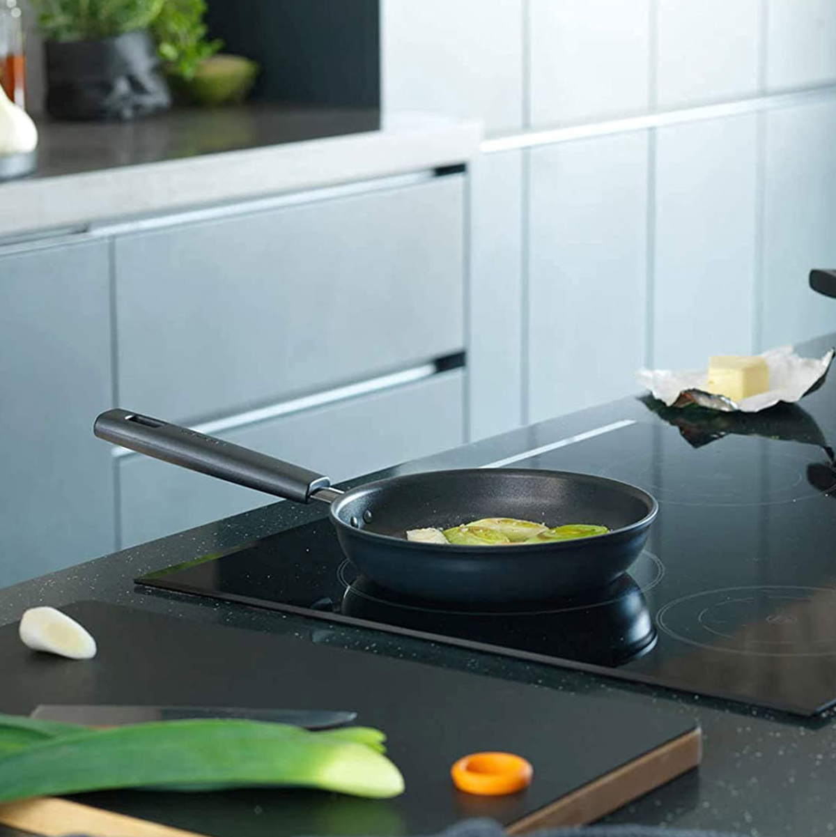 Сковорода антипригарн. "hard face" 20 см (1/6) "fiskars" 1052221