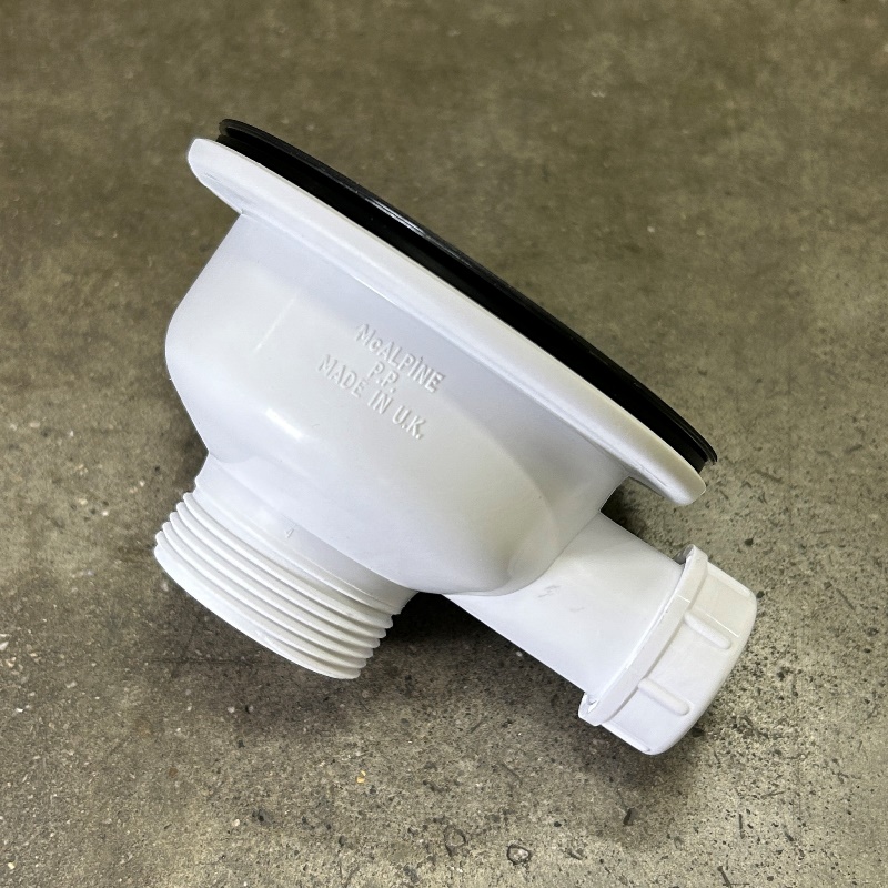 Слив-перелив McALPINE для раковины L=235 х 25 мм, кр.отв., 113 мм реш.(металл), вых. 1 1/2"