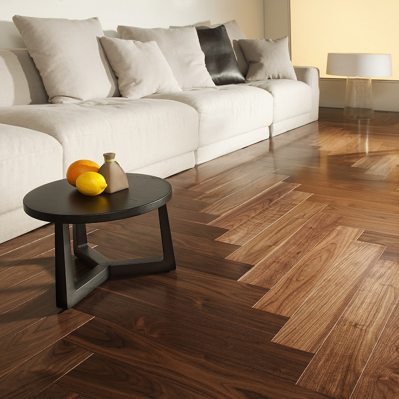 Coswick Английская ёлка 3-х слойная T&G шип-паз (90°) 1368-1101 Натуральный (Порода: Американский орех)