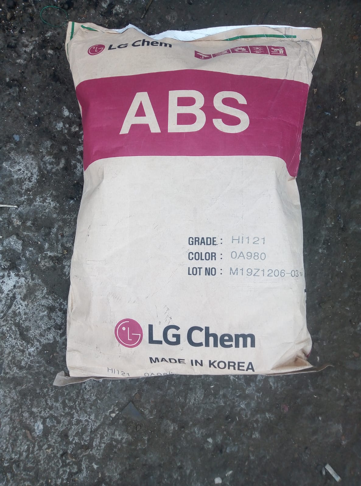 Битум высокого качества колотый производство LG CHEM KOREA ABS 18 - 20 кг. ГОСТ 22245-90 1 шт.