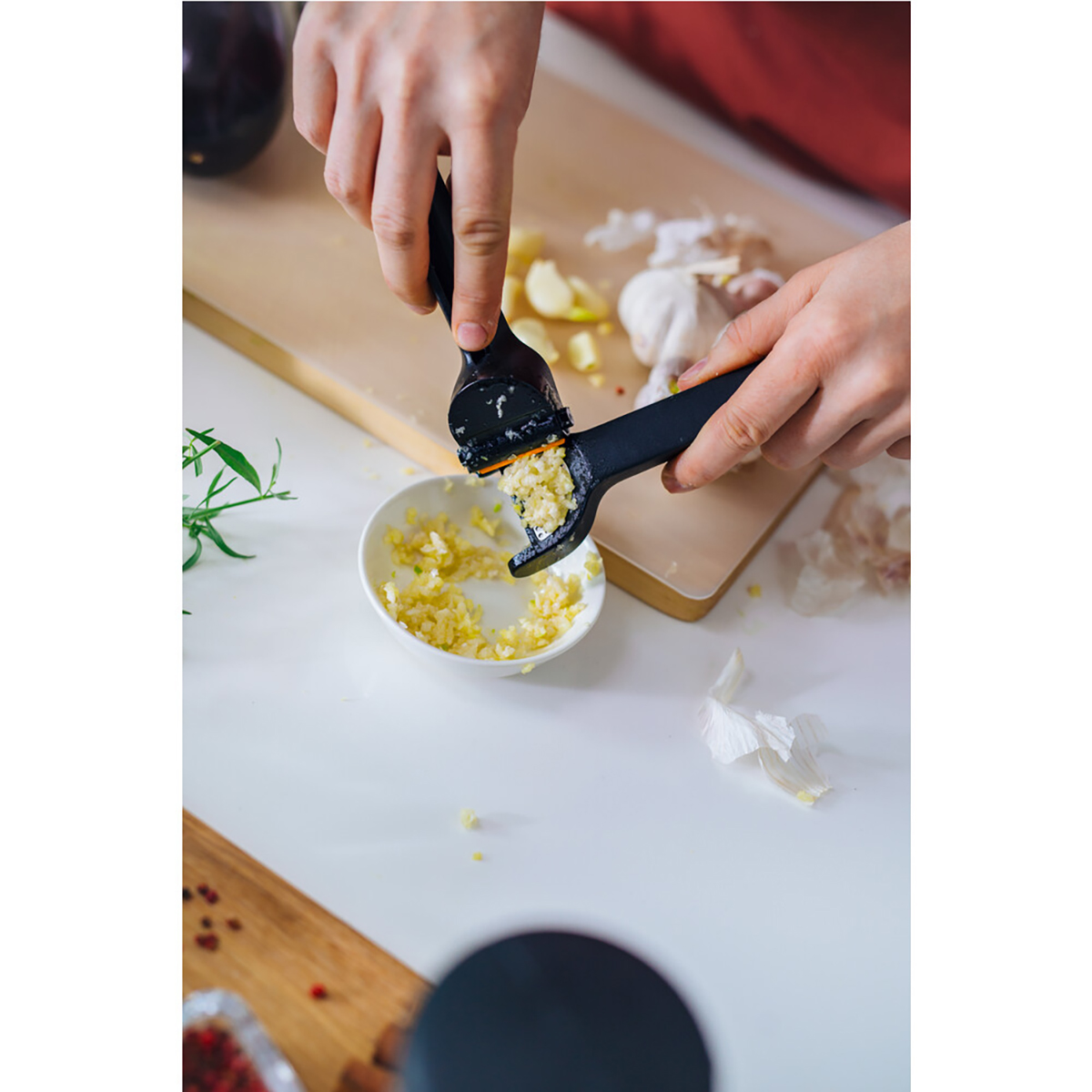 Пресс для чеснока (1/5) "fiskars" 1028361