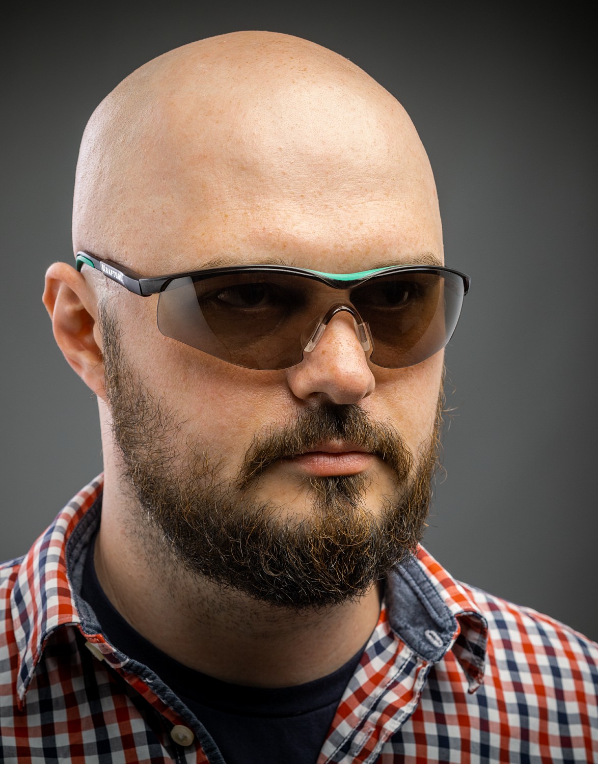 KRAFTOOL BASIC, открытого типа, коричневые, стекло-моноблок с покрытием устойчивым к истиранию и запотеванию, защитные очки (110319)