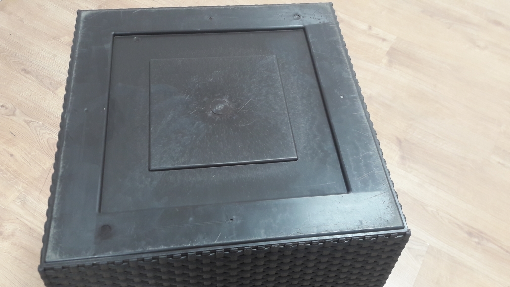 Кашпо под ротанг M