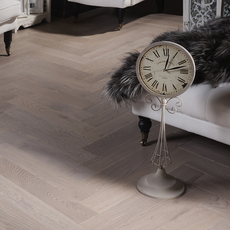 Coswick Английская ёлка 3-х слойная T&G шип-паз (90°) 1168-3215 Шамбор (Порода: Дуб)