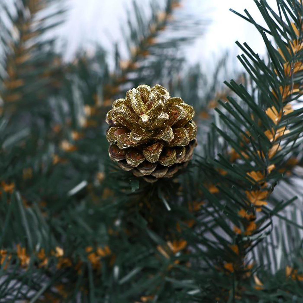 Гирлянда хвойная "зимняя сказка" с золотистыми шишками 2,7 м  d-32 см (зеленая) "елкиторг" 7092483