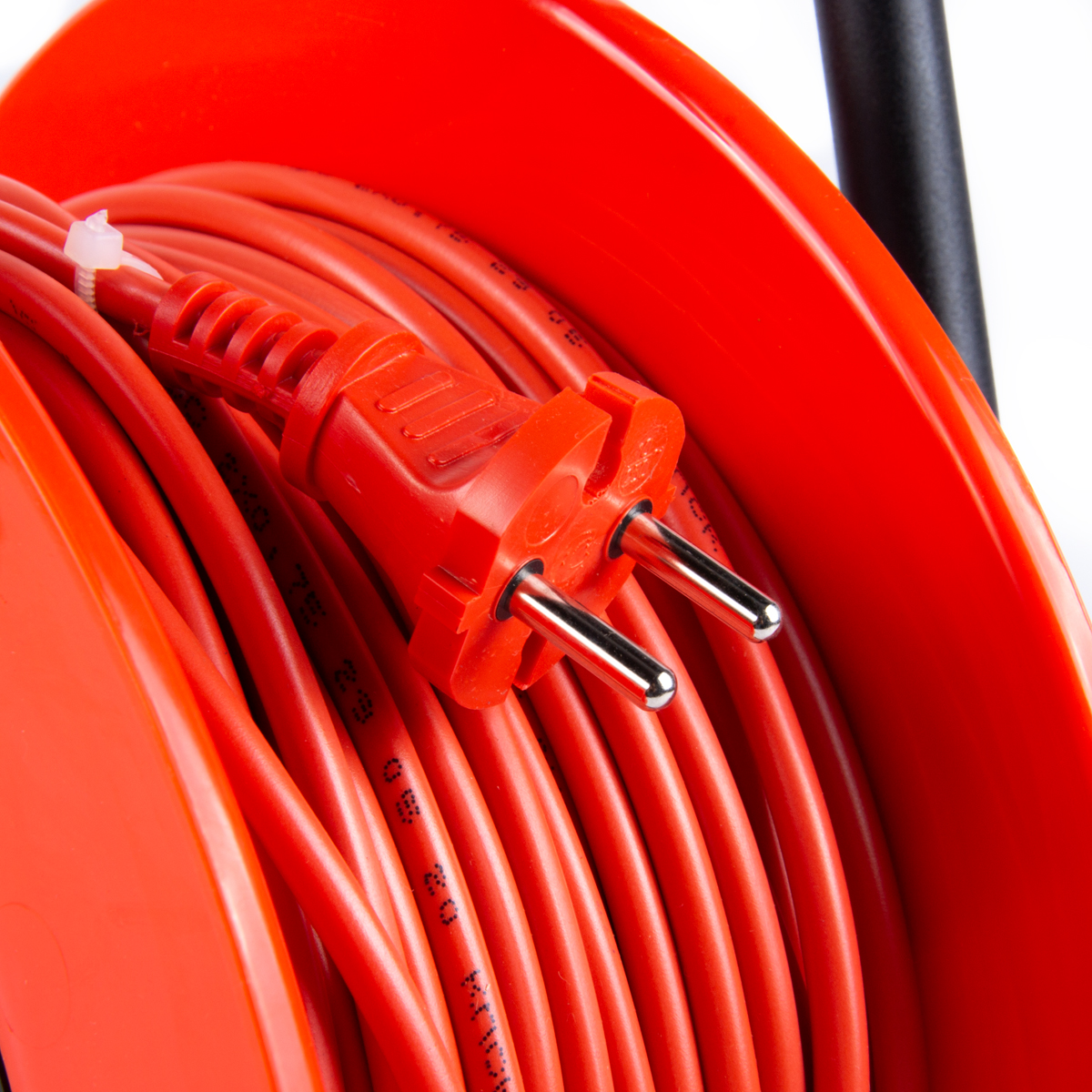 Удлинитель на катушке 4 розетки 30 м  пвс 2*0,75 мм (1/2)  (ух10-004 30 м)