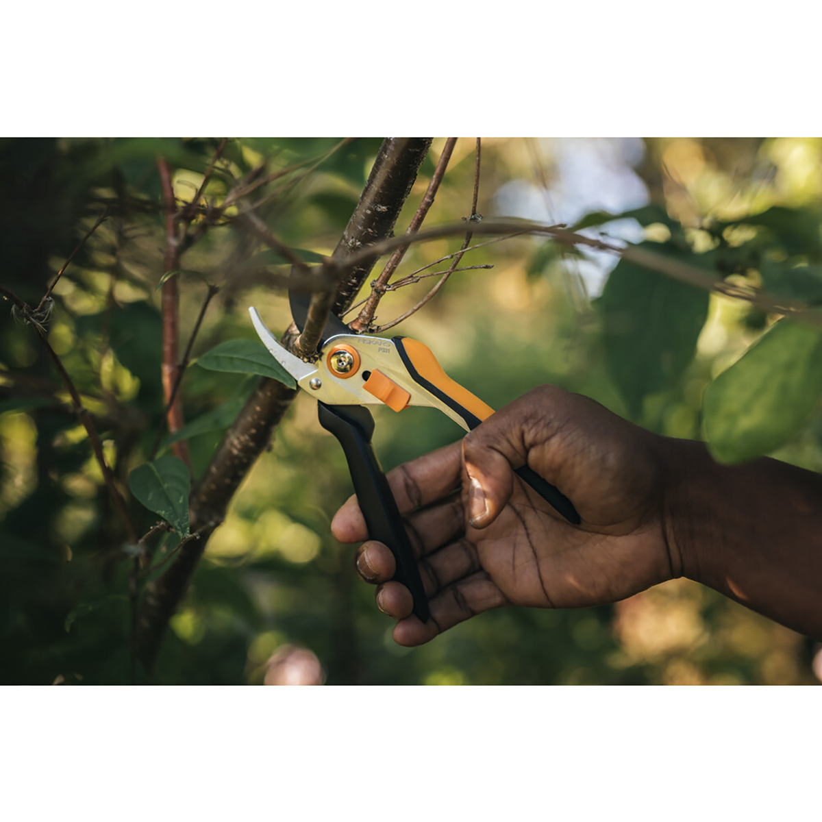 Секатор плоскостной металлический "solid"  p331 (1/4/16) "fiskars" 1057163