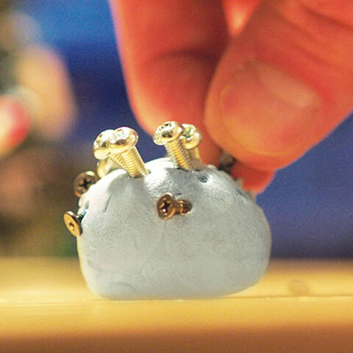 Клейкая масса "blu tack" 0,05 кг (12) "bostik"