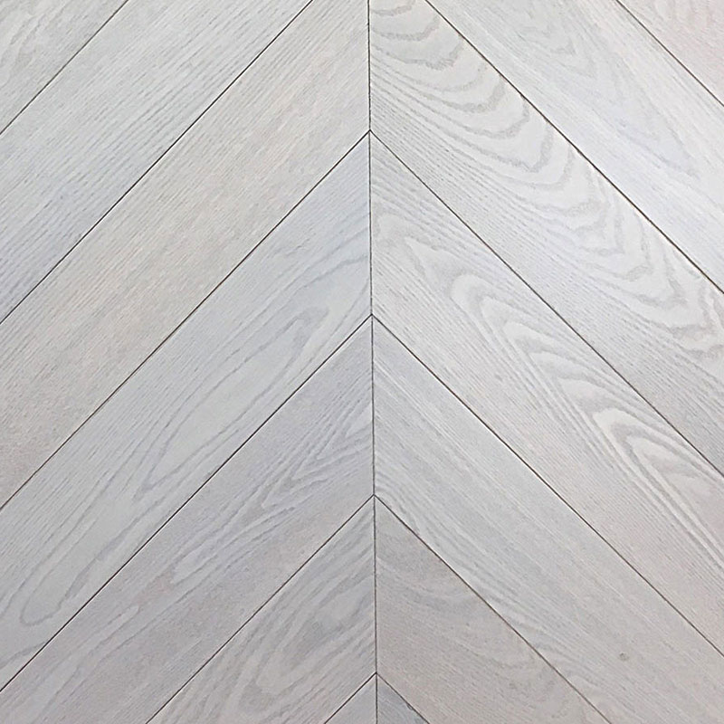 Wood Bee Chevron Ясень Мунлайт браш матовый Moonlight, UV-лак gloss 5-9% (правая)