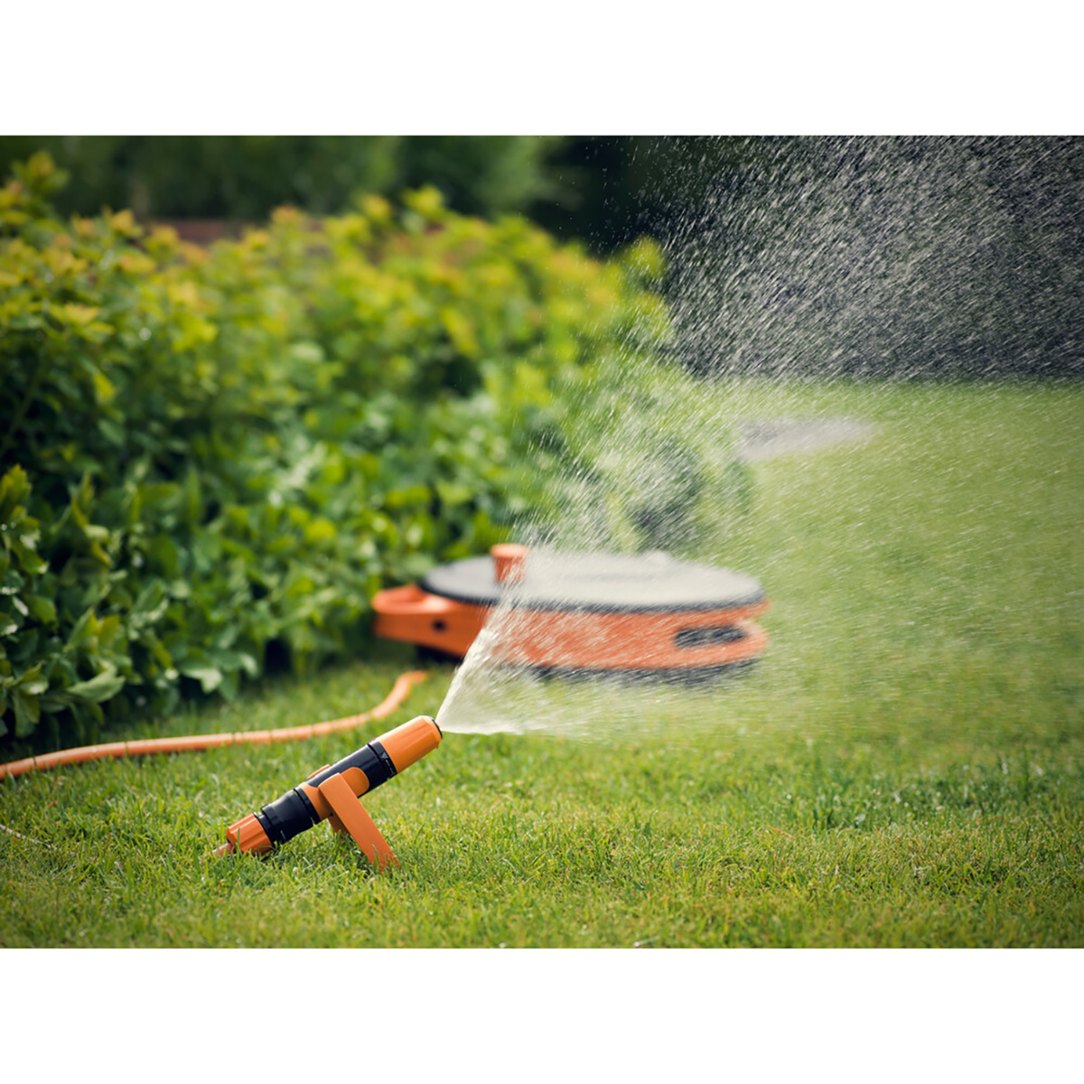 Катушка со шлангом 3/8" 15 м и набором аксессуаров (1/4) "fiskars" 1020436