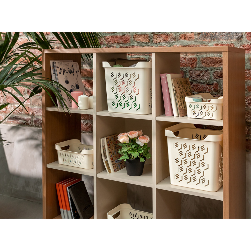 Ящик универс. с крышкой "luxe" 286*286*286 мм 18 л (светло-бежевый) (1/6) "бытпласт"