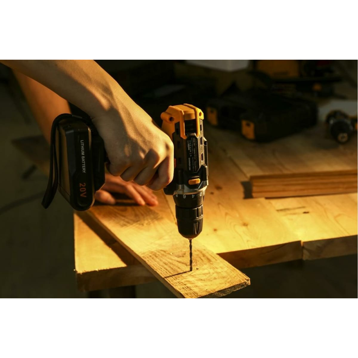 Дрель-шуруповерт аккум. dkcd20fu-li с набором инструментов 63 предм., 2 аккум. "deko" 063-4103