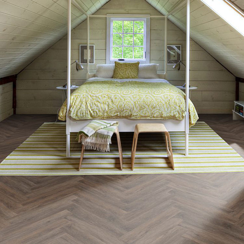 Кварц виниловый ламинат Kahrs LT Click Herringbone 720*120 Saxon CHW 120 (левая) LTCHW2109-L-120