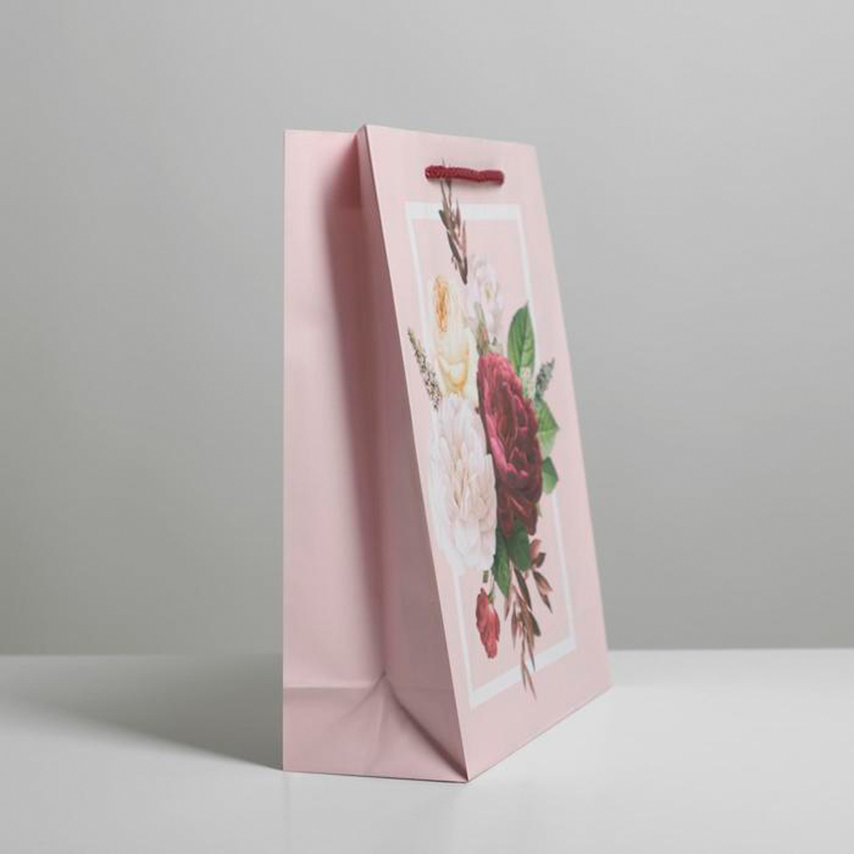 Пакет подарочный ламинир. "love" 23*27*8 см (1/300) "доступные радости" 6582683